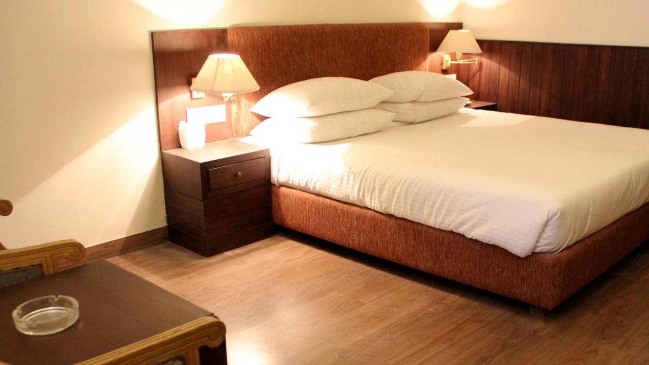 Hotel 17 Miles Jammu Eksteriør bilde